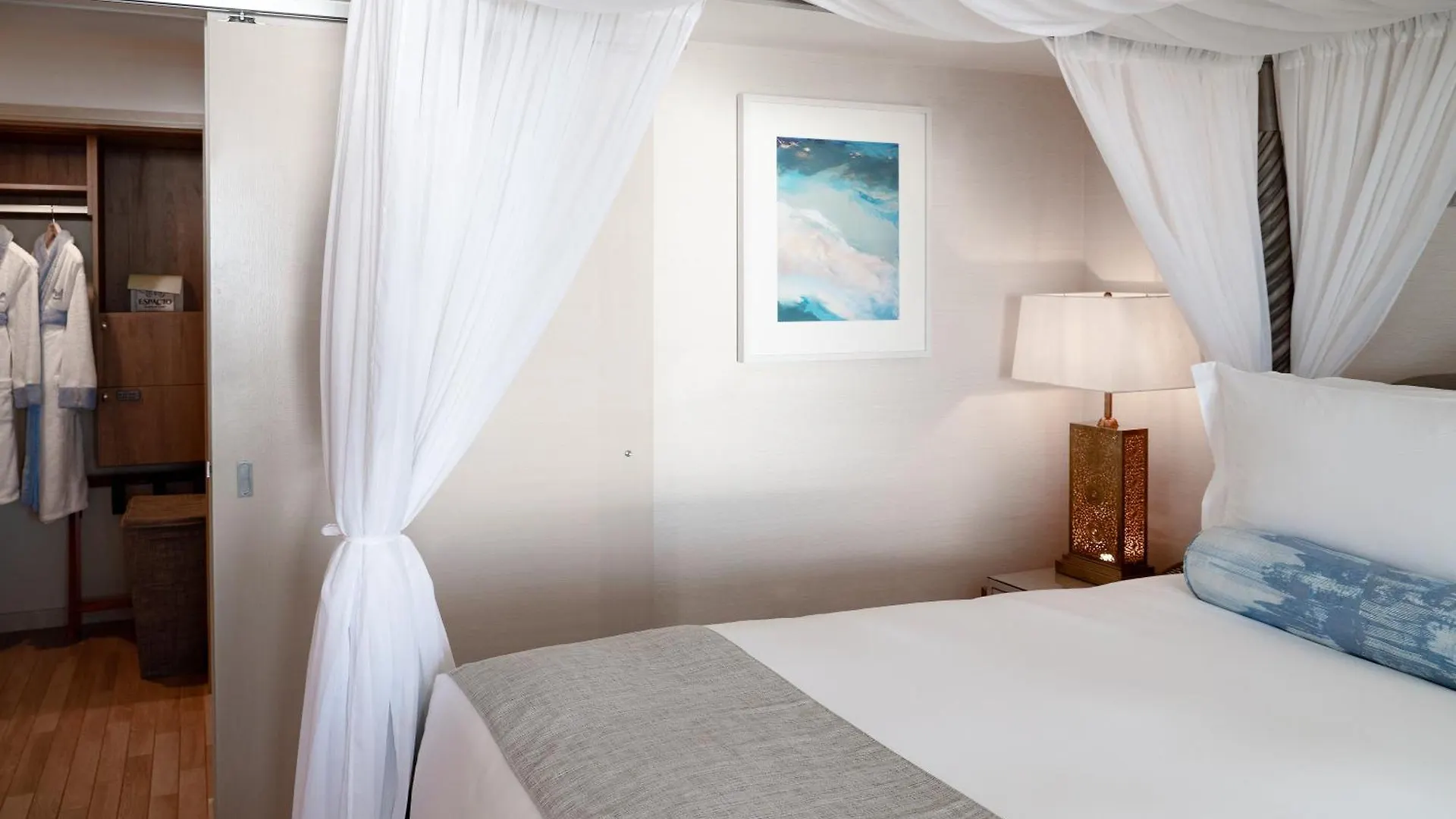 Espacio The Jewel Of Waikiki Honolulu 5*,  USA